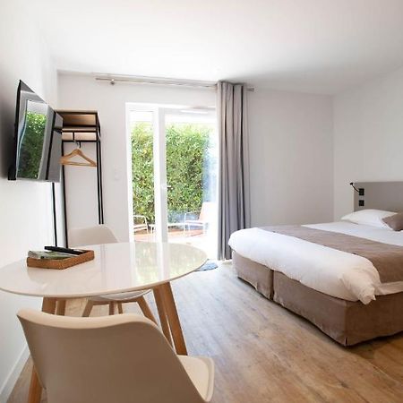 Logis Les Cepages / Restaurant Le Raisin Apartment Понт-де-Во Екстериор снимка