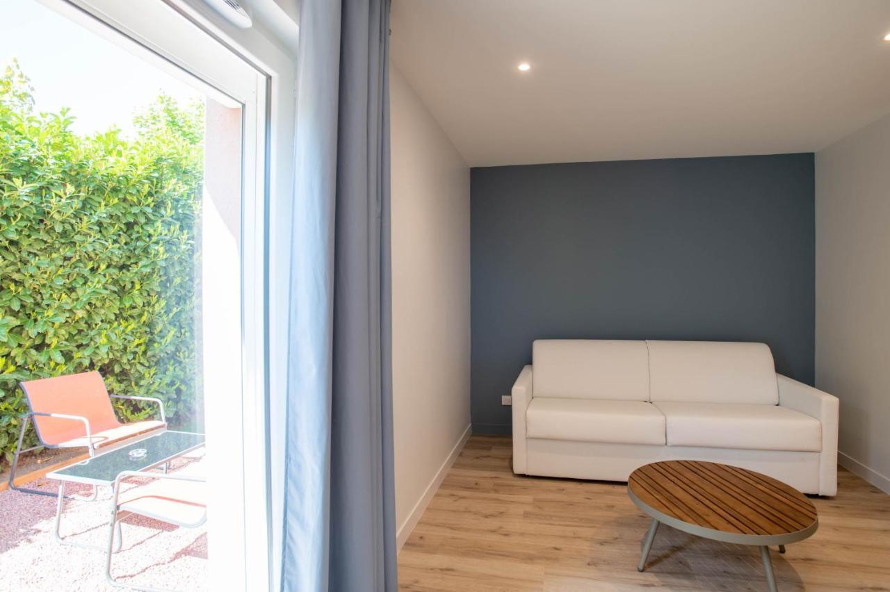 Logis Les Cepages / Restaurant Le Raisin Apartment Понт-де-Во Екстериор снимка