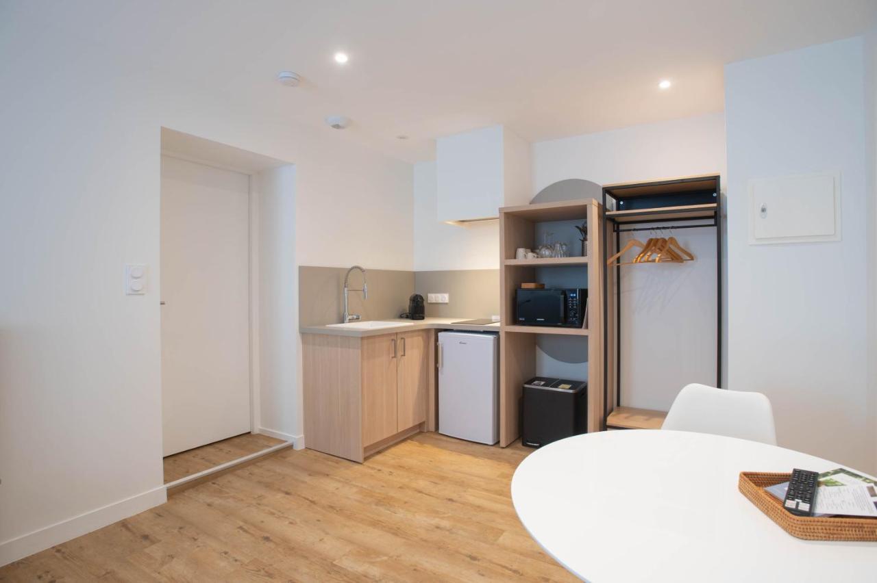 Logis Les Cepages / Restaurant Le Raisin Apartment Понт-де-Во Екстериор снимка